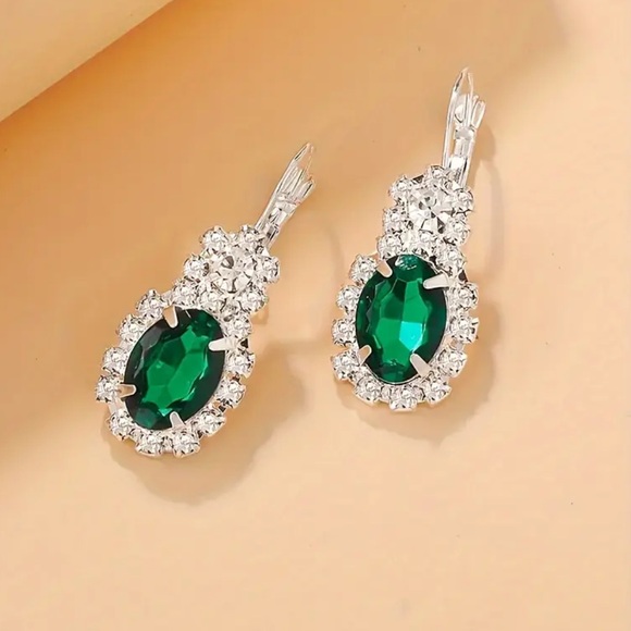 Jewelry - Emerald Green Stud Earrings